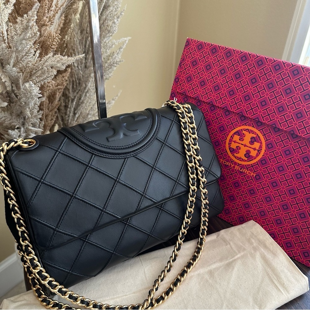 Tory Burch Elegant Black Leather Fleming Soft Convertible Shoulder Bag - Picture 5 of 16